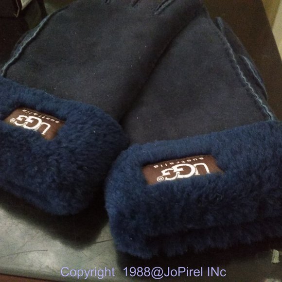 Ugg Dark Blue Large Shearling Gloves - Picture 3 of 3